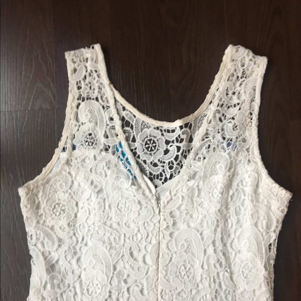 White lace dress - Picture 3 of 5